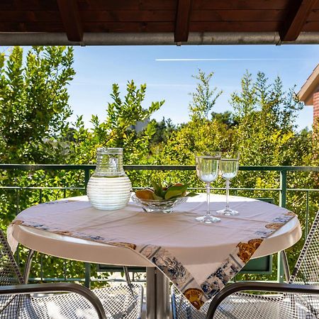 Apartments Adriana Стариград-Пакленица Екстериор снимка