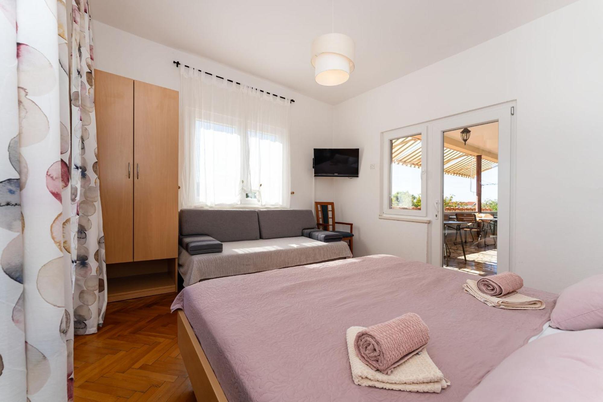 Apartments Adriana Стариград-Пакленица Стая снимка