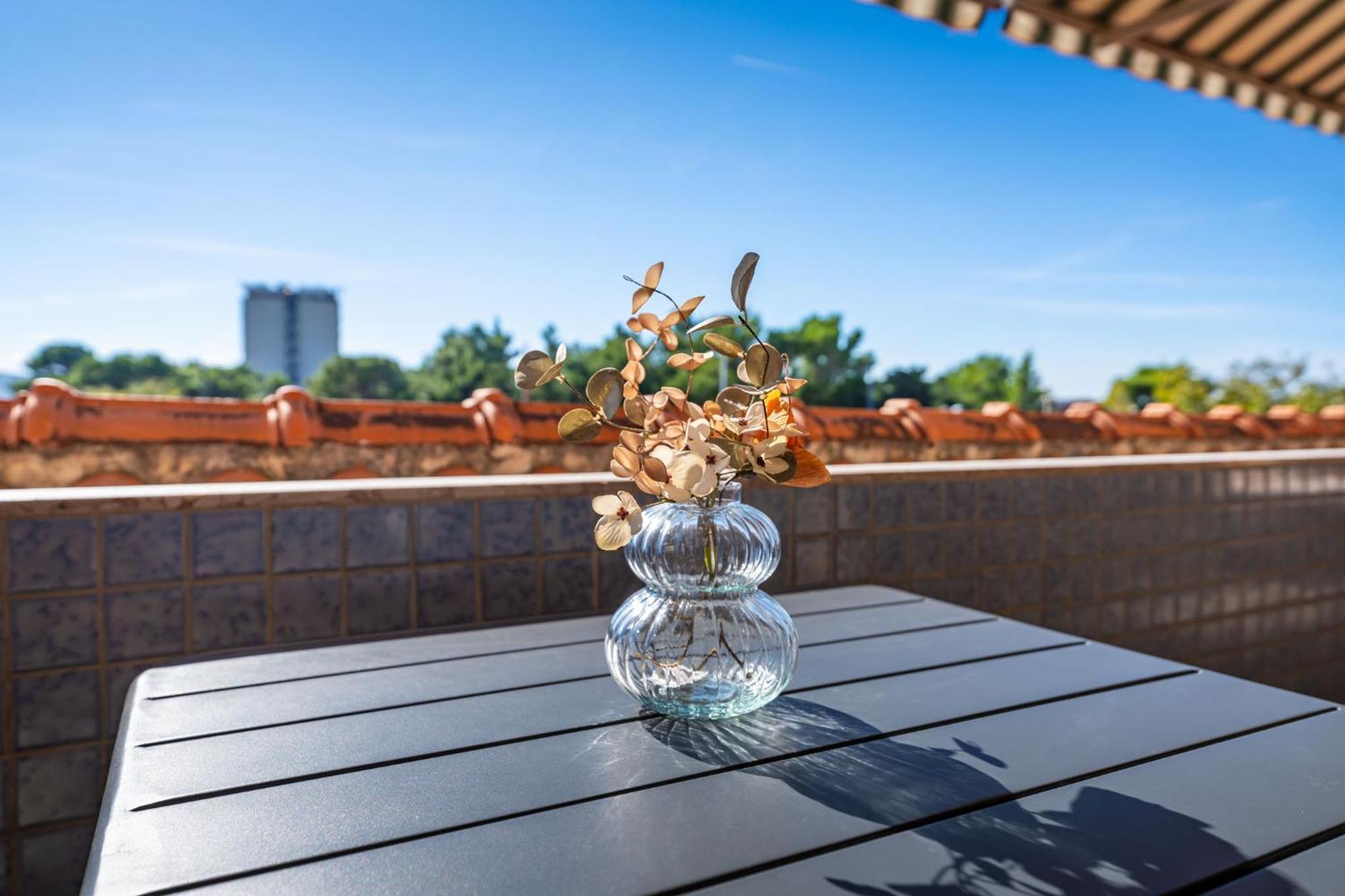 Apartments Adriana Стариград-Пакленица Стая снимка