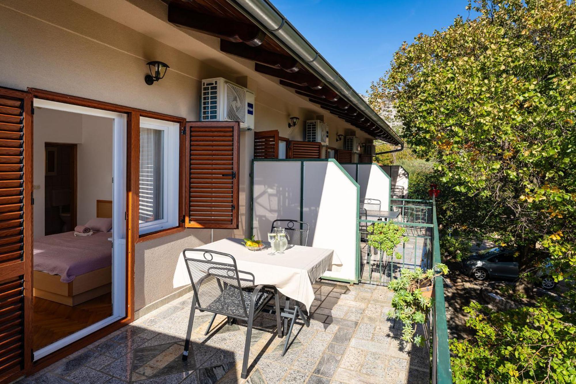 Apartments Adriana Стариград-Пакленица Стая снимка