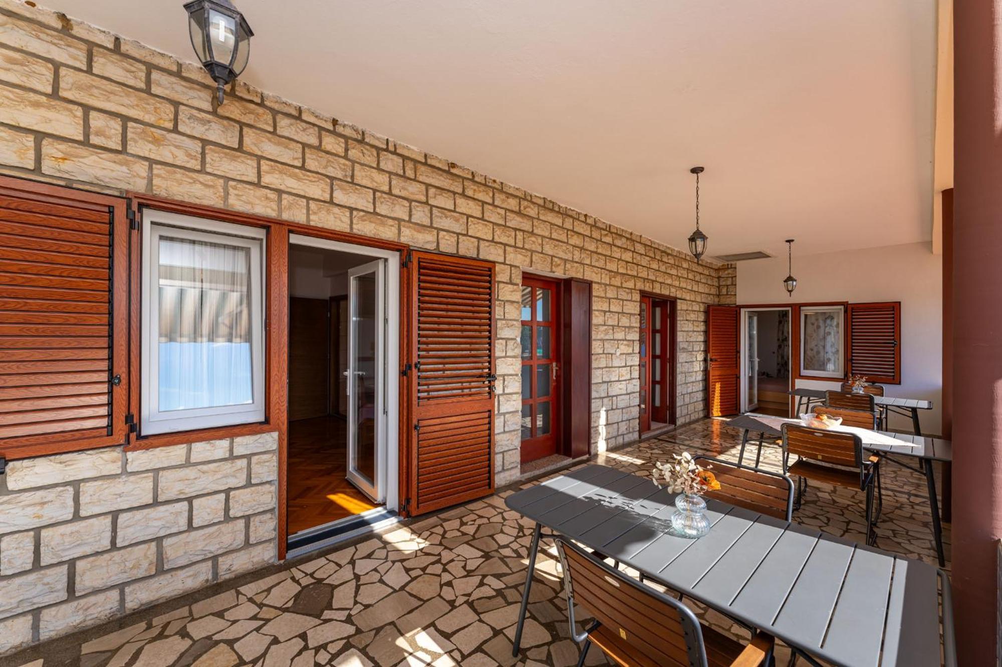 Apartments Adriana Стариград-Пакленица Стая снимка