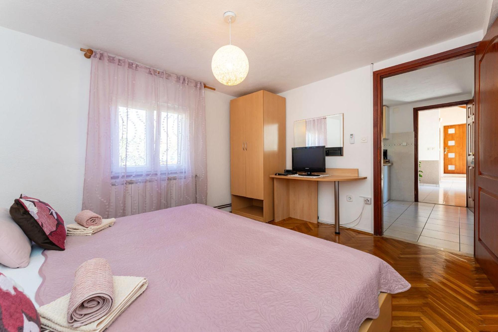 Apartments Adriana Стариград-Пакленица Стая снимка