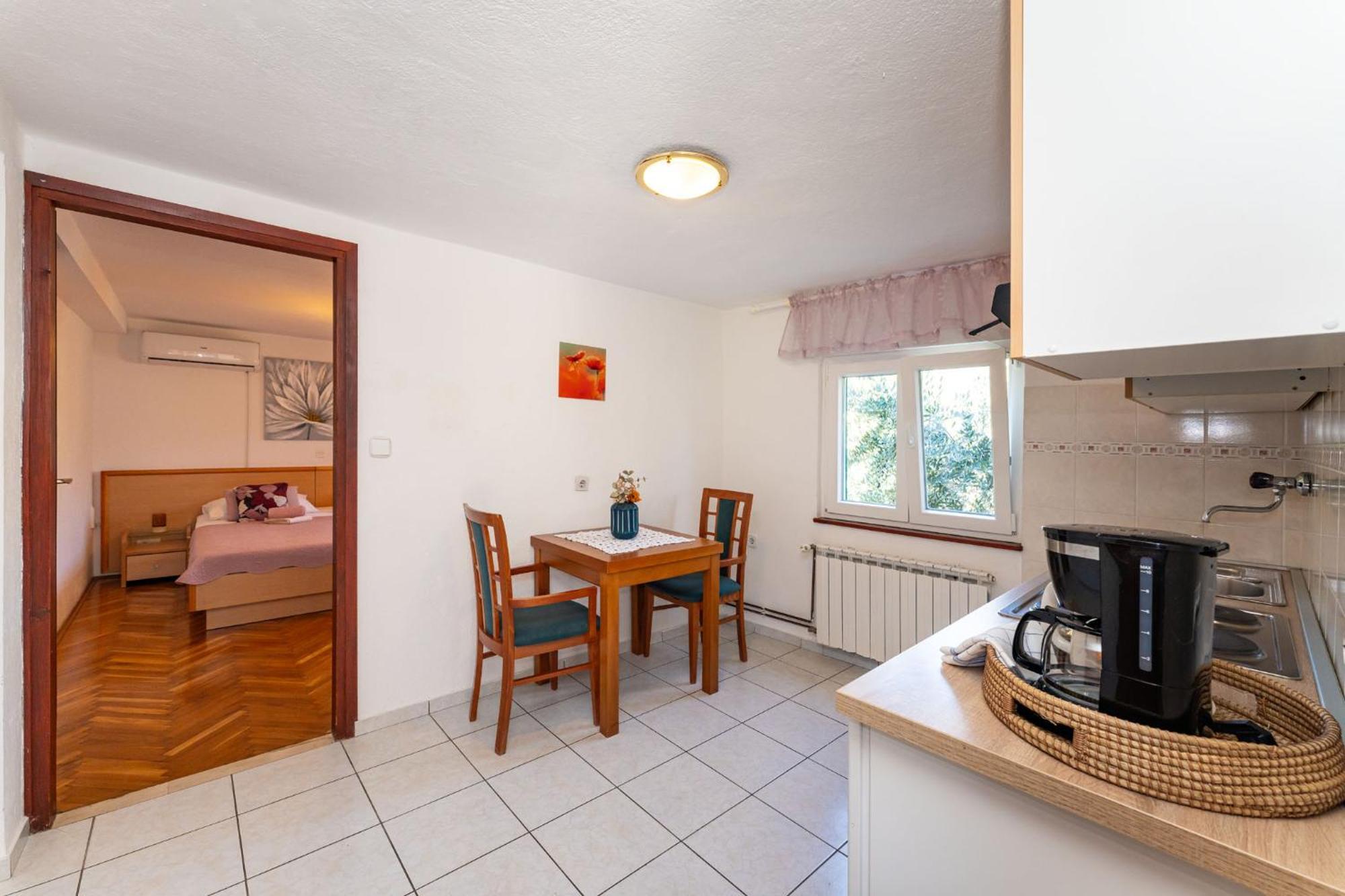 Apartments Adriana Стариград-Пакленица Стая снимка