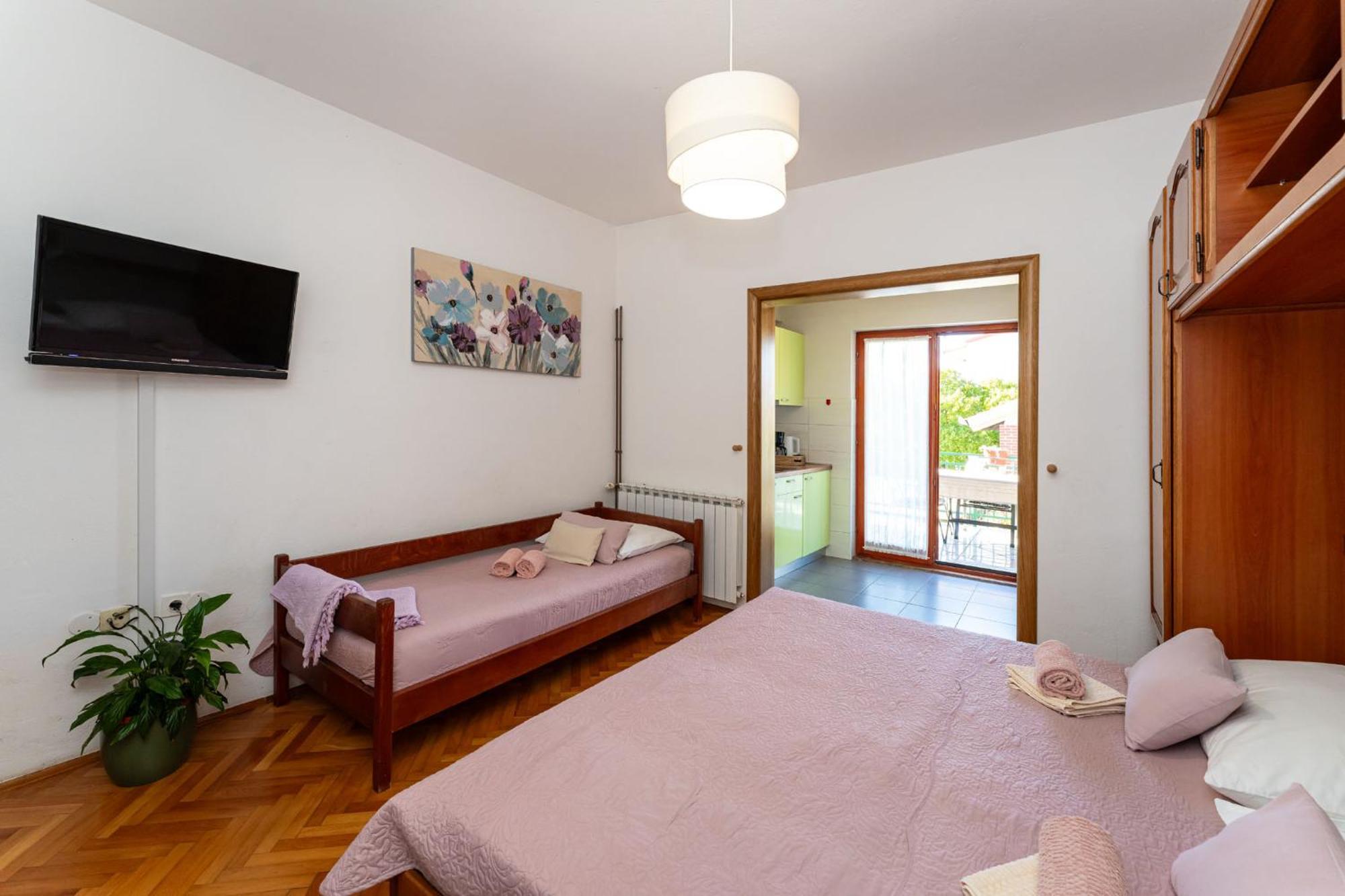 Apartments Adriana Стариград-Пакленица Стая снимка