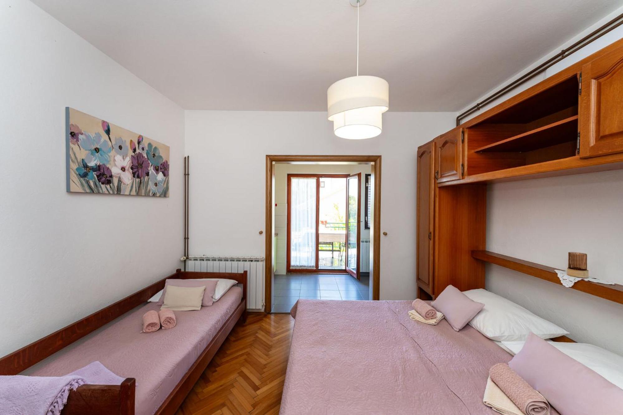 Apartments Adriana Стариград-Пакленица Стая снимка