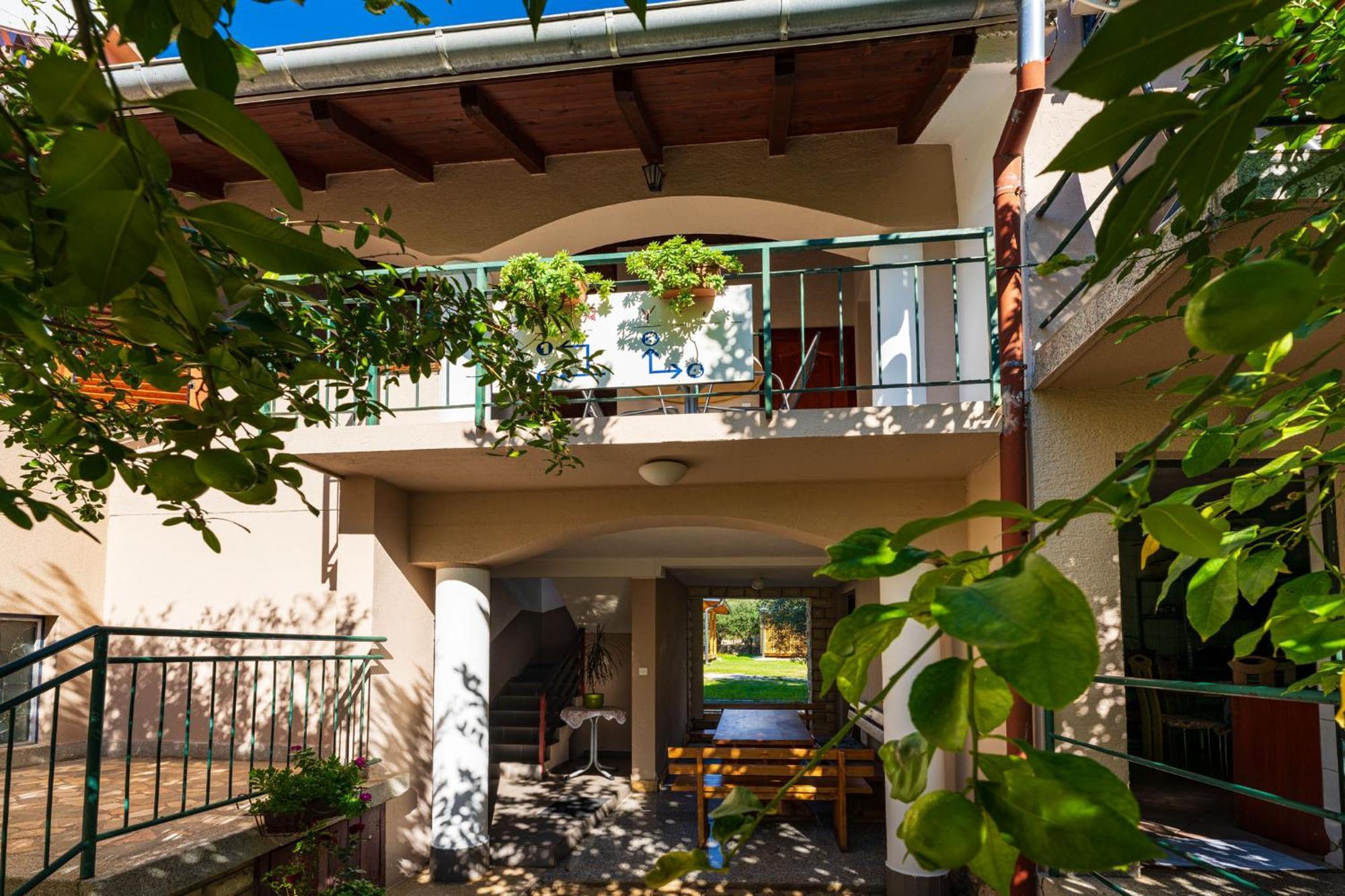Apartments Adriana Стариград-Пакленица Екстериор снимка