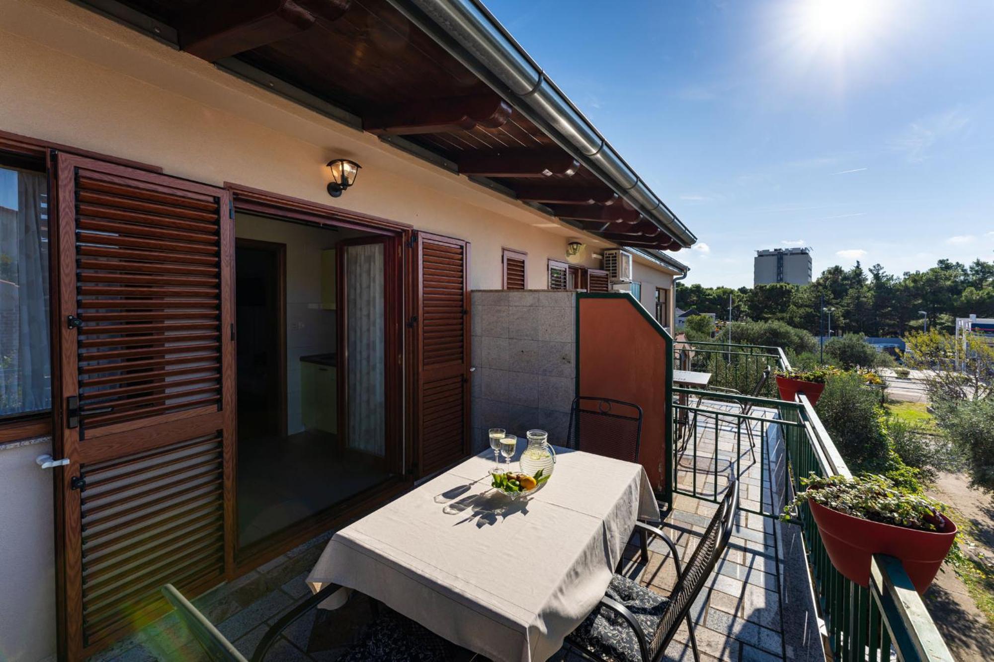Apartments Adriana Стариград-Пакленица Стая снимка