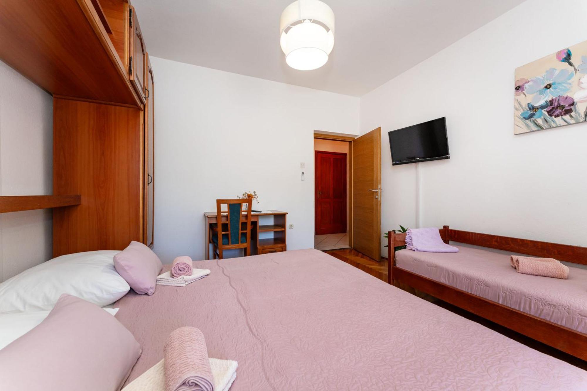 Apartments Adriana Стариград-Пакленица Стая снимка