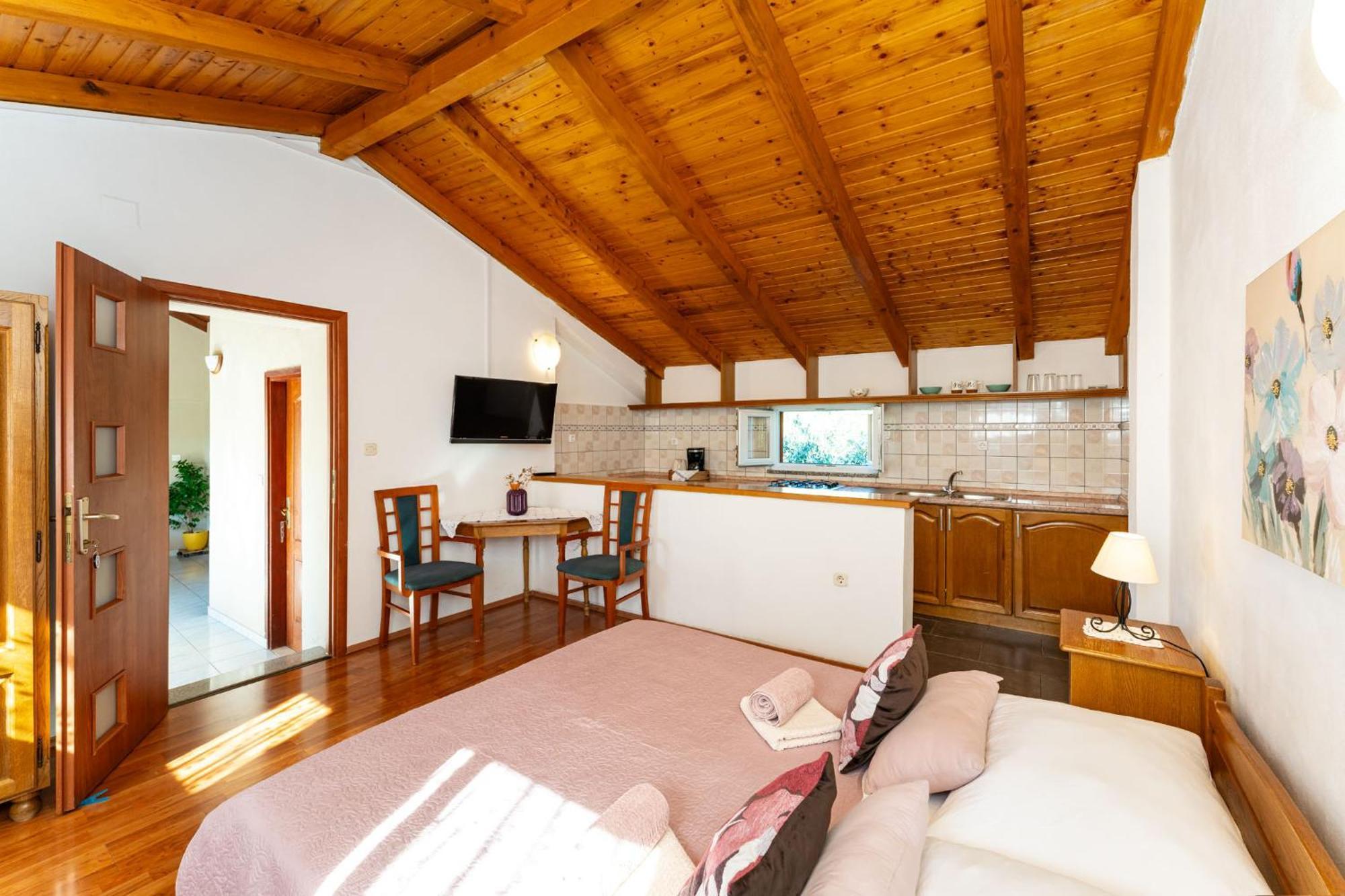 Apartments Adriana Стариград-Пакленица Стая снимка