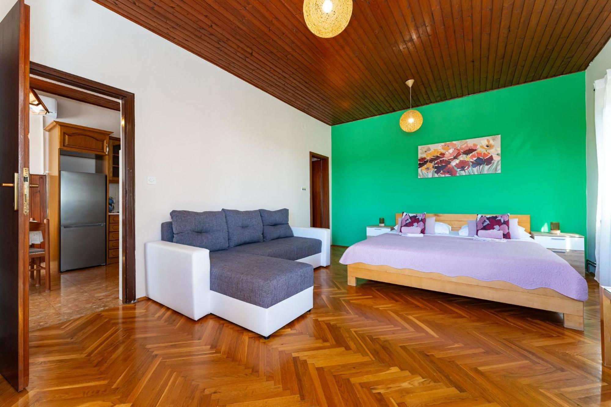 Apartments Adriana Стариград-Пакленица Стая снимка